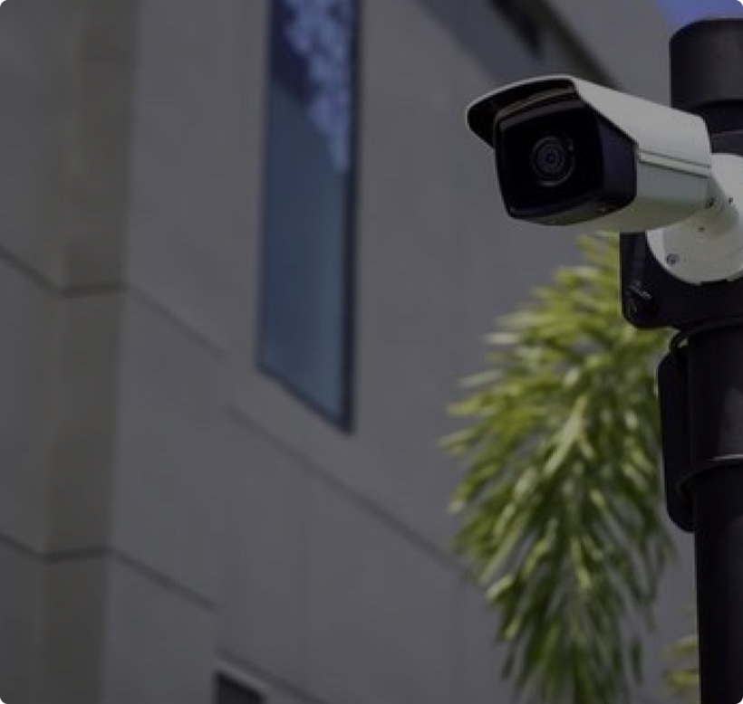 Cámara de videovigilancia CCTV instalada en un edificio
